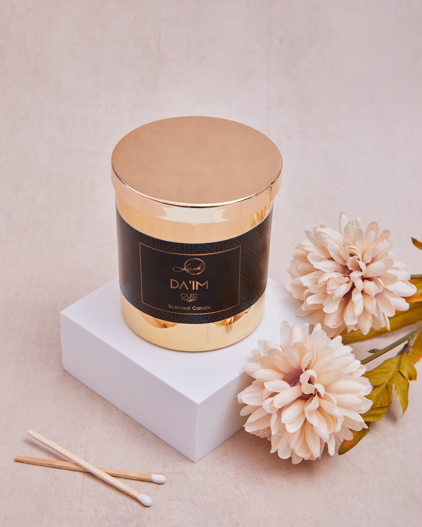 Close-up of Da’im Oud Candle, blending Middle Eastern oud with rich amber and fresh bergamot, perfect for a cozy, upscale home.