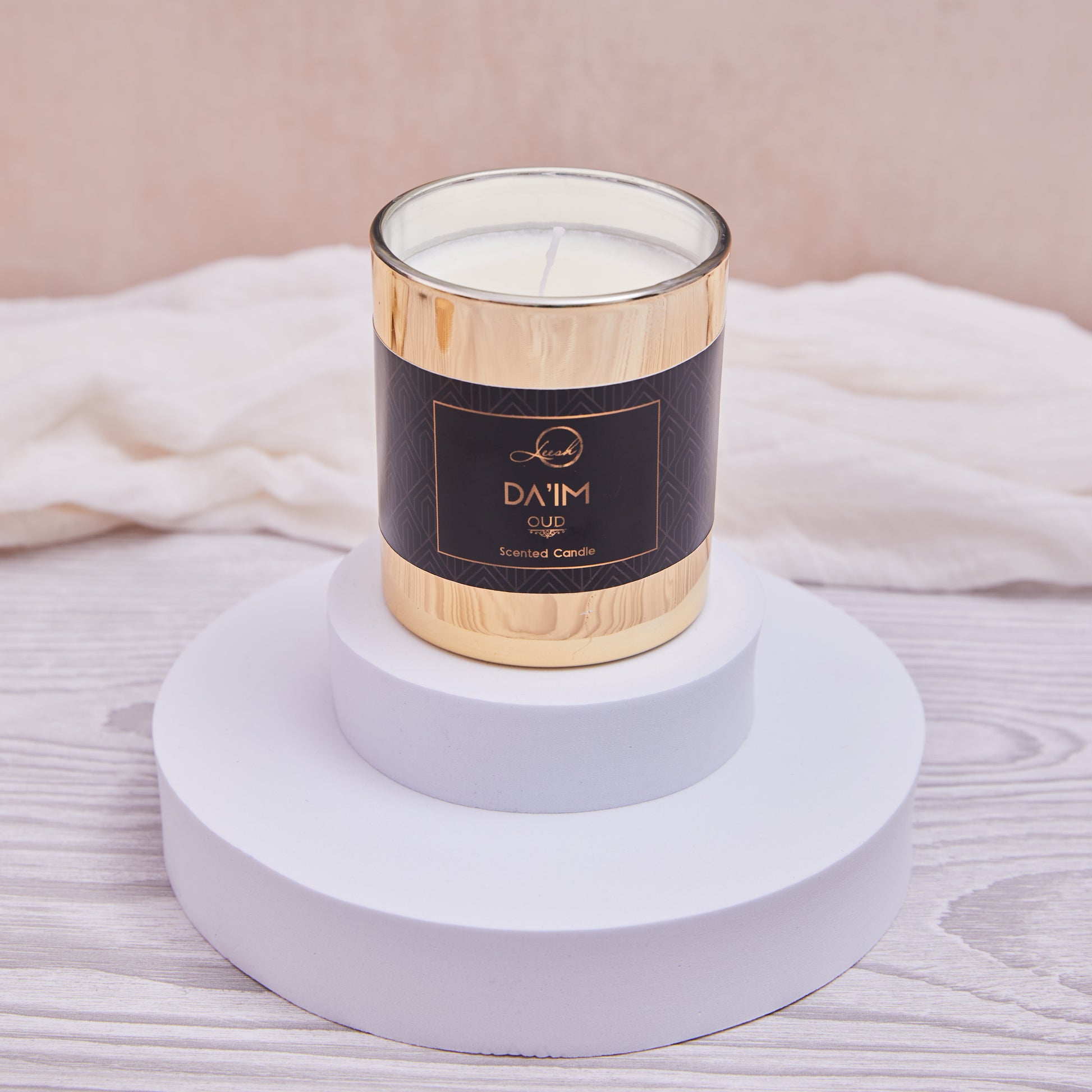 Da’im Oud Candle in elegant packaging, a luxurious home fragrance with oud, saffron, and sandalwood for a warm and exotic atmosphere