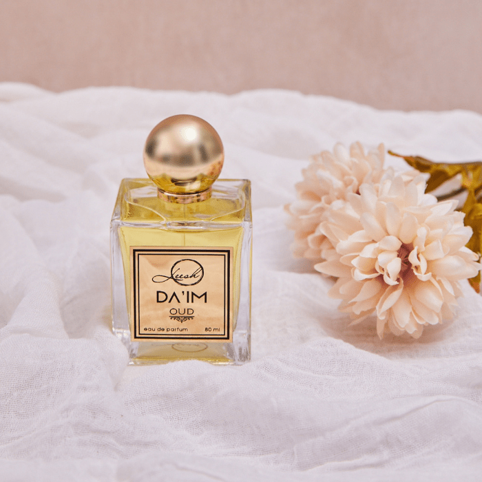 Da’im Oud luxury unisex perfume featuring agarwood oud, saffron, amberwood, rose, and bergamot — a premium fragrance inspired by Middle Eastern and Western scents.
