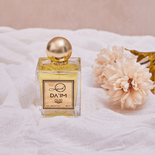Da’im Oud luxury unisex perfume featuring agarwood oud, saffron, amberwood, rose, and bergamot — a premium fragrance inspired by Middle Eastern and Western scents.
